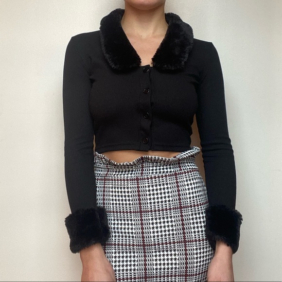 SOLD -Faux-Fur Collar Ribbed Crop Top - Picture 3 of 8